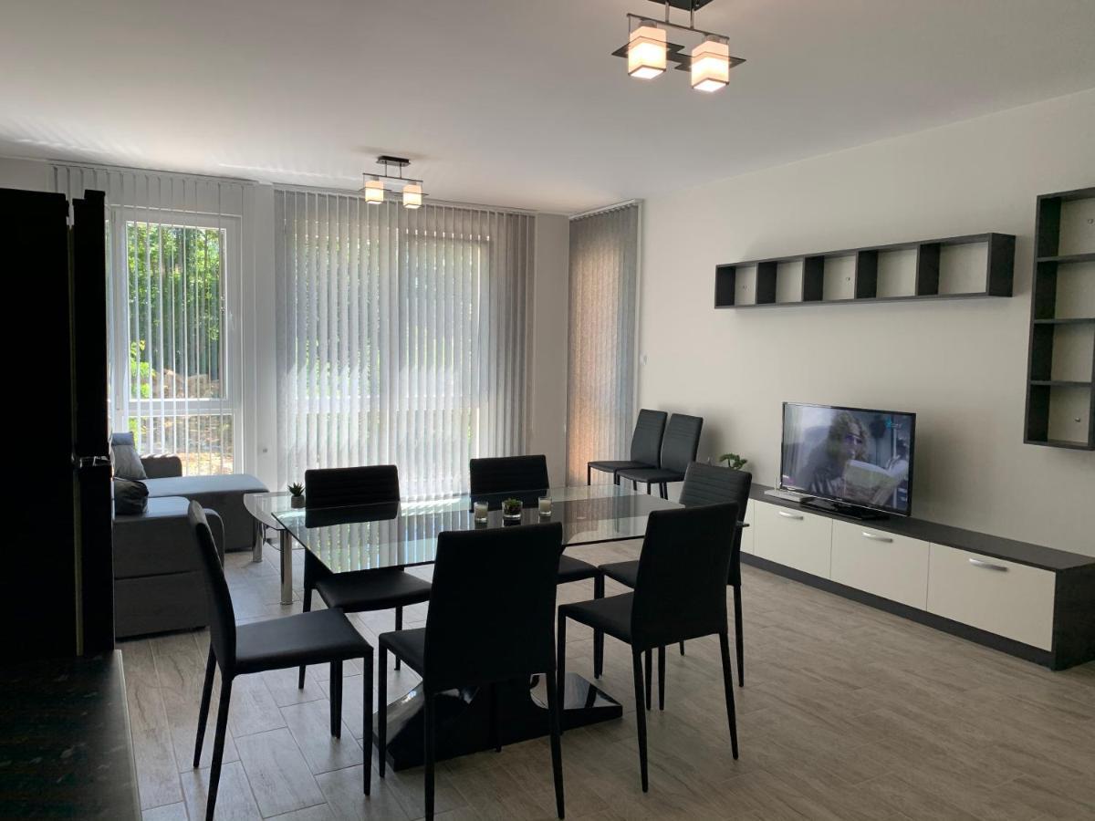 трапезица Apartment